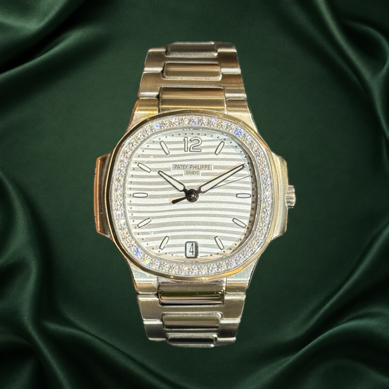 Patek Philippe Nautilus 7018/1A White Dial Diamonds Bezel 7018 33.6mm · partner reference illustration