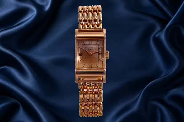 Patek Philippe Vintage wristwatch Ref. 583, front view, source example 1