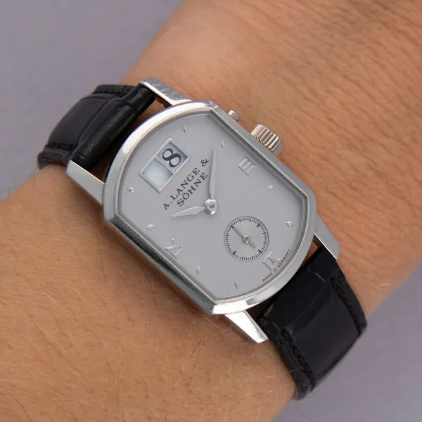 A. Lange & Söhne ARKADE Ref. 103.025, front view, source example 1