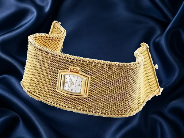 Patek Philippe Vintage wristwatch Ref. 3037, three-quarter view, source example 1