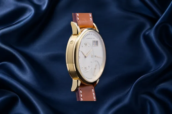 A. Lange & Söhne LITTLE LANGE 1 Ref. 111.021, case profile, source example 1