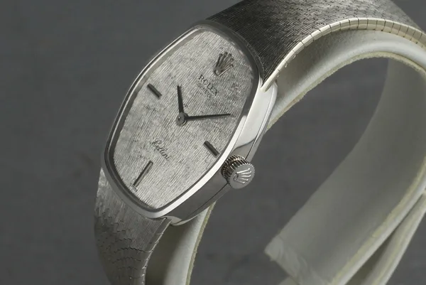 Rolex Cellini · white gold bracelet watch, case profile, source example 1