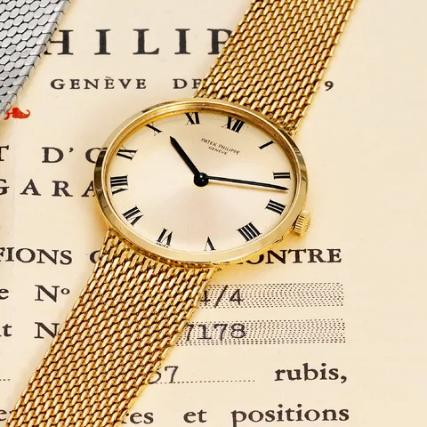 Patek Philippe Vintage wristwatch Ref. 3562/1, three-quarter view, source example 1