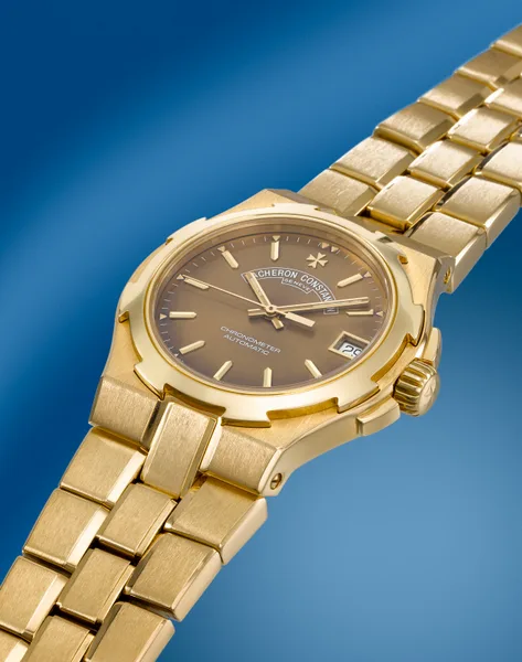 Vacheron Constantin Overseas Ref. 42050, three-quarter view, source example 1