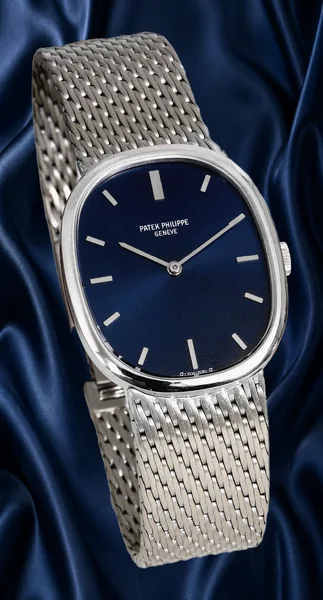 Patek Philippe Golden Ellipse Ref. 3548-1, three-quarter view, source example 1
