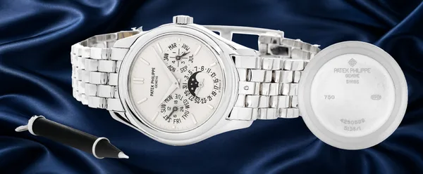 Patek Philippe Vintage wristwatch Ref. 5136/1, three-quarter view, source example 1