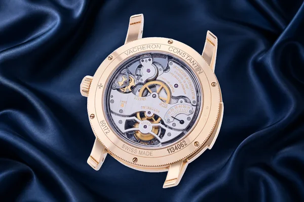 Vacheron Constantin Traditionnelle Ref. 80172/000R-9300, caseback detail, source example 1