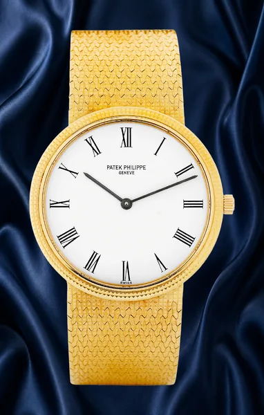 Patek Philippe Vintage wristwatch Ref. 3954/1, front view, source example 1