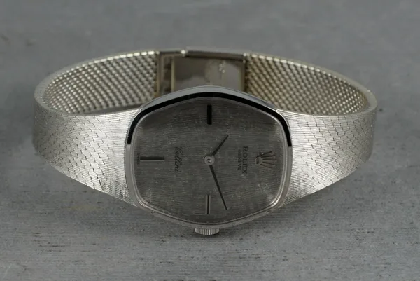Rolex Cellini · white gold bracelet watch, front view, source example 1
