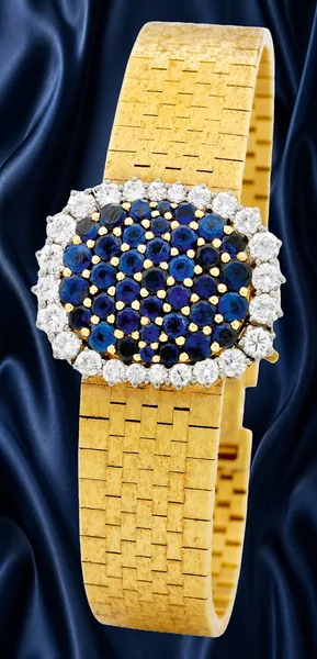 Patek Philippe Gold bracelet watch Ref. 4105/1, front view, source example 1
