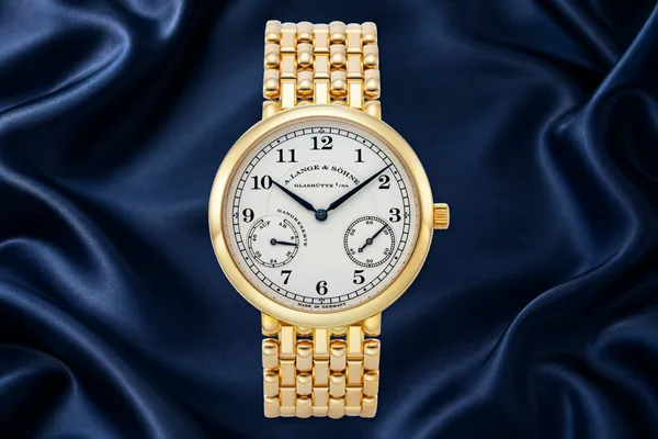 A. Lange & Söhne 1815 Ref. 251.021, front view, source example 1