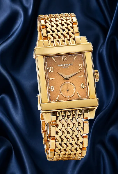 Patek Philippe Vintage wristwatch Ref. 5011/1, three-quarter view, source example 1