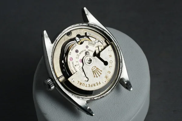 Rolex Oyster Perpetual Ref. 6564, movement detail, source example 1