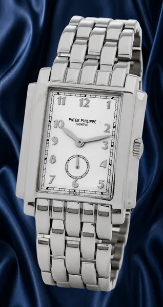 Patek Philippe Gondolo Ref. 5024/1, three-quarter view, source example 1