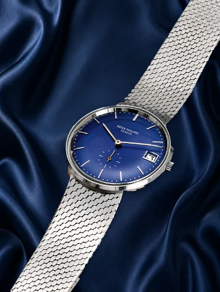 Patek Philippe Vintage wristwatch Ref. 3514/4, three-quarter view, source example 1