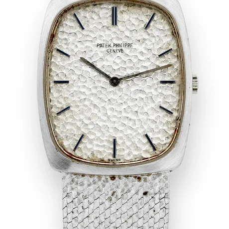 Patek Philippe Vintage wristwatch Ref. 3567, three-quarter view, source example 1