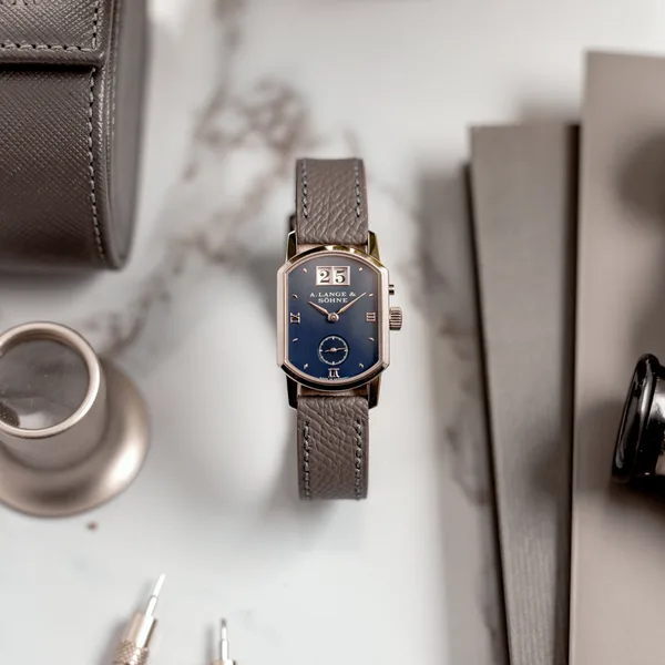 A. Lange & Söhne ARKADE Ref. 103.027, front view, source example 1