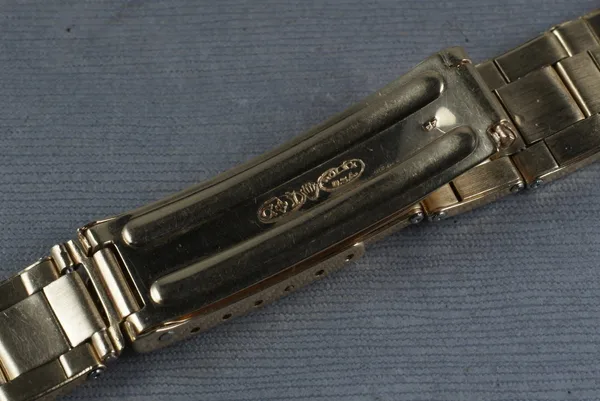 Rolex Oyster Ref. 6422, clasp detail, source example 1