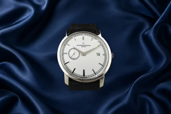 Vacheron Constantin Traditionnelle Ref. 87172/000G-9301, front view, source example 1
