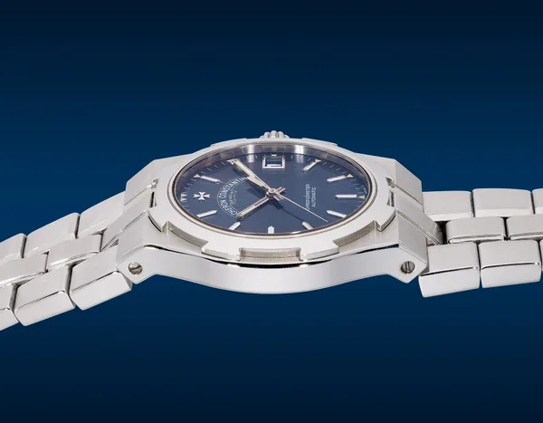 Vacheron Constantin First-generation Overseas Ref. 42040/423A, case profile, source example 1