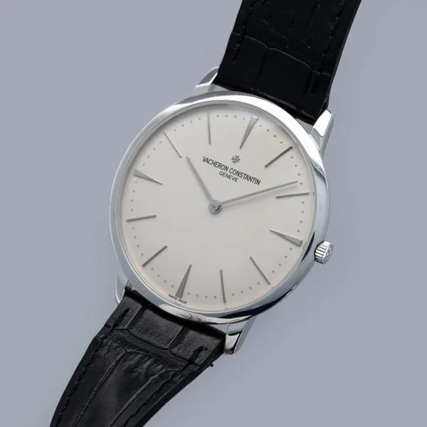 Vacheron Constantin Patrimony Ref. 81180/000G-9117, three-quarter view, source example 1