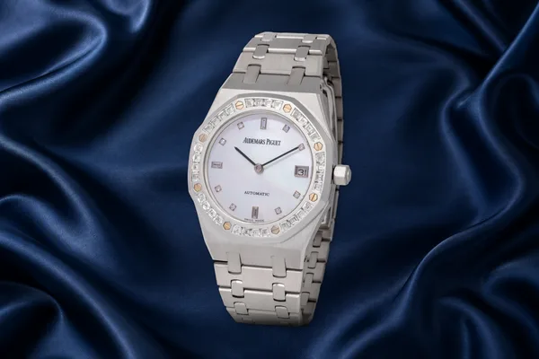 Audemars Piguet Royal Oak Ref. 14840BC, front view, source example 1