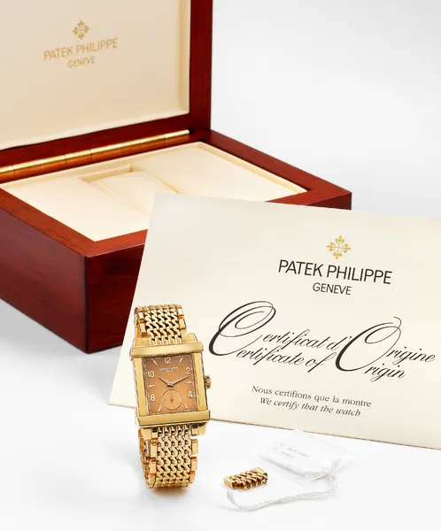 Patek Philippe Vintage wristwatch Ref. 5011/1, three-quarter view, source example 1