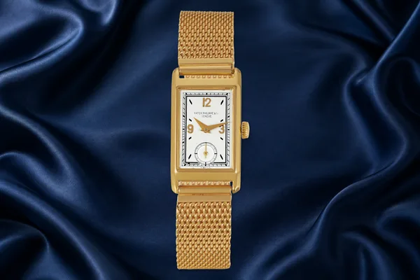 Patek Philippe Early rectangular wristwatch Ref. 407, front view, source example 1