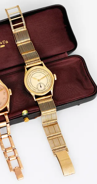 Patek Philippe Calatrava Ref. 448, three-quarter view, source example 2