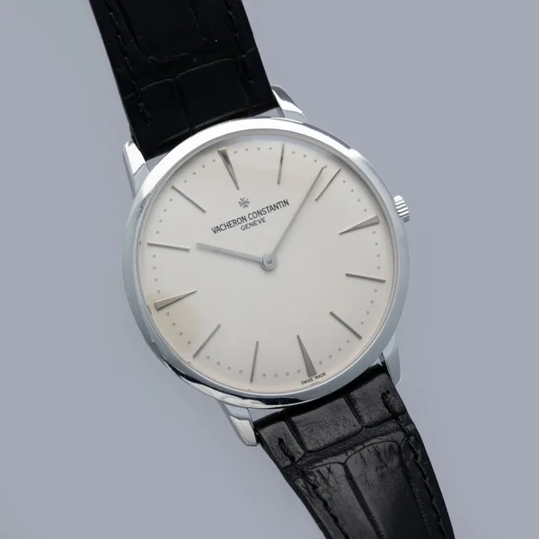 Vacheron Constantin Patrimony Ref. 81180/000G-9117, three-quarter view, source example 1