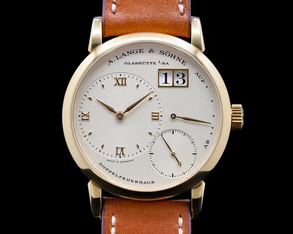 A. Lange & Söhne LITTLE LANGE 1 Ref. 111.021, front view, source example 1
