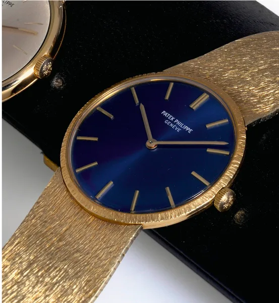 Patek Philippe Vintage wristwatch Ref. 3537, three-quarter view, source example 1