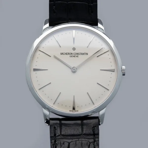 Vacheron Constantin Patrimony Ref. 81180/000G-9117, front view, source example 1