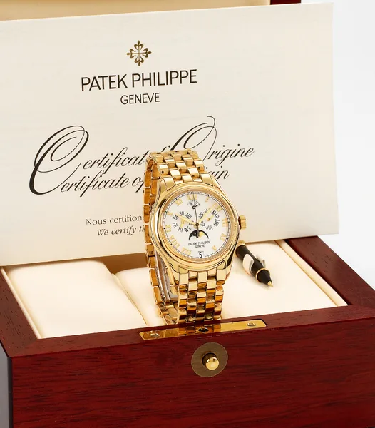 Patek Philippe Vintage wristwatch Ref. 5036/1, three-quarter view, source example 2