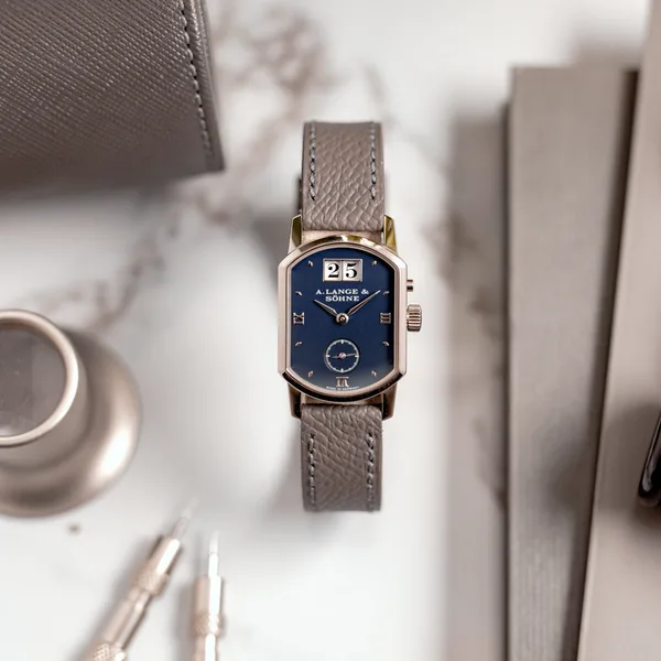 A. Lange & Söhne ARKADE Ref. 103.027, front view, source example 1