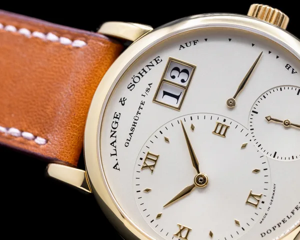 A. Lange & Söhne LITTLE LANGE 1 Ref. 111.021, three-quarter view, source example 1