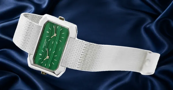 Patek Philippe Vintage wristwatch Ref. 4404/5, three-quarter view, source example 1