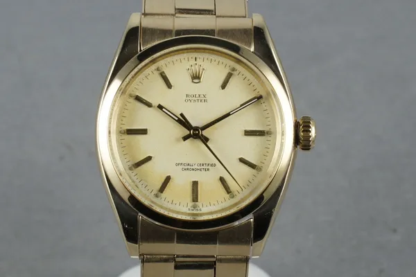 Rolex Oyster Ref. 6422, front view, source example 1