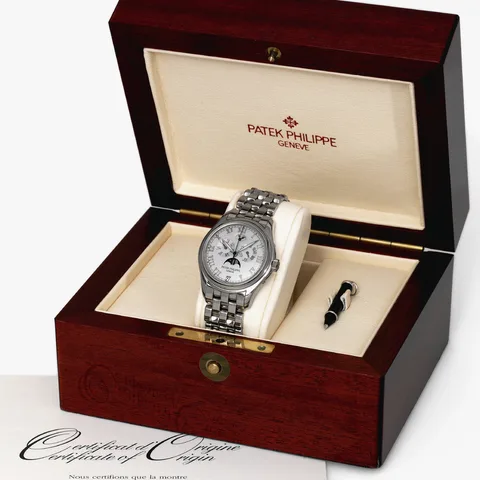 Patek Philippe Vintage wristwatch Ref. 5036/1, three-quarter view, source example 1
