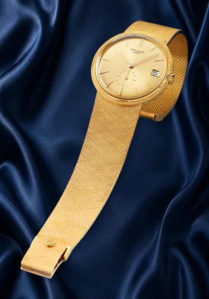 Patek Philippe Vintage wristwatch Ref. 3445/6, three-quarter view, source example 1