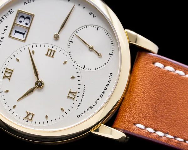 A. Lange & Söhne LITTLE LANGE 1 Ref. 111.021, three-quarter view, source example 1