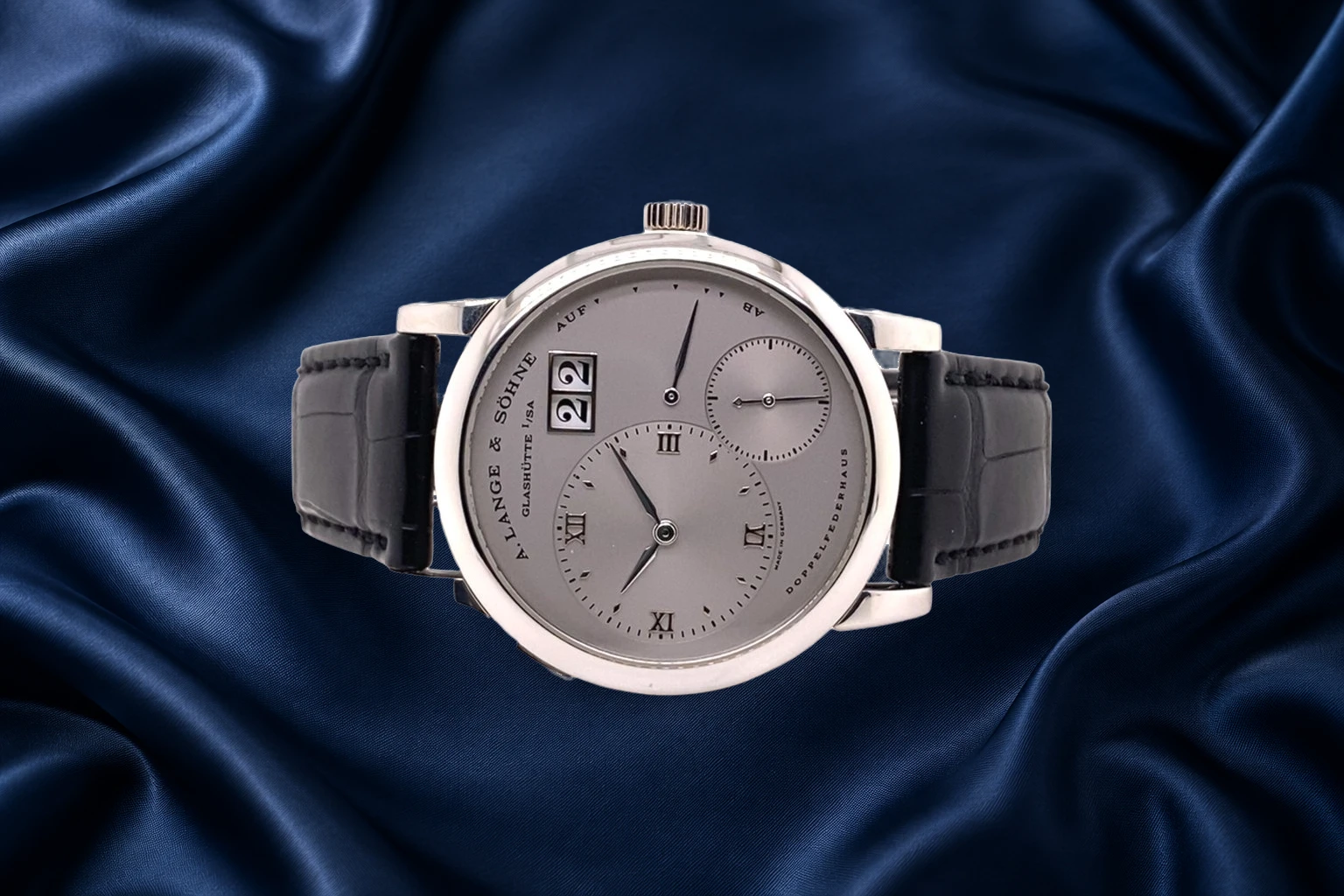 A. Lange & Söhne LANGE 1 Ref. 101.005, three-quarter view, source example 1