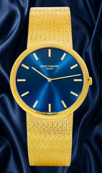 Patek Philippe Vintage wristwatch Ref. 3588, three-quarter view, source example 1