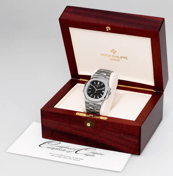 Patek Philippe Nautilus Ref. 3711/1G-001, three-quarter view, source example 1