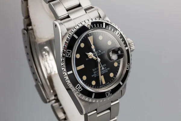 Rolex Submariner Ref. 1680, case profile, source example 1