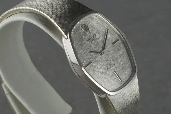 Rolex Cellini · white gold bracelet watch, case profile, source example 1