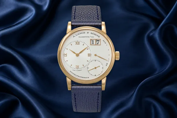 A. Lange & Söhne LITTLE LANGE 1 Ref. 111.032, front view, source example 1
